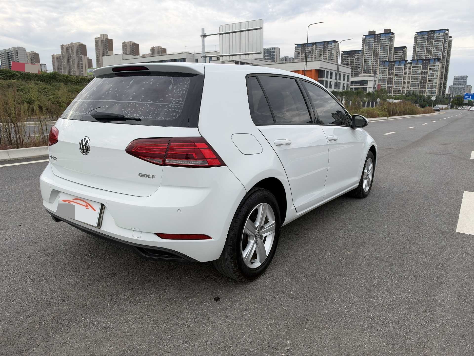 Volkswagen Golf 2018 car image #9