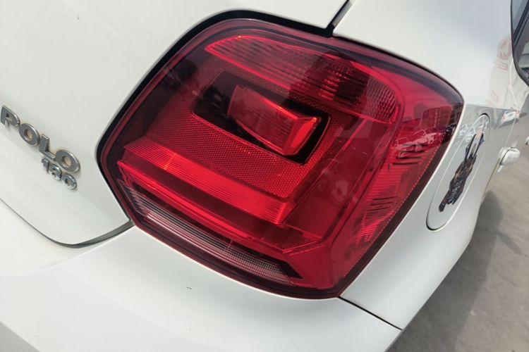 Volkswagen Polo 2016 car image #8