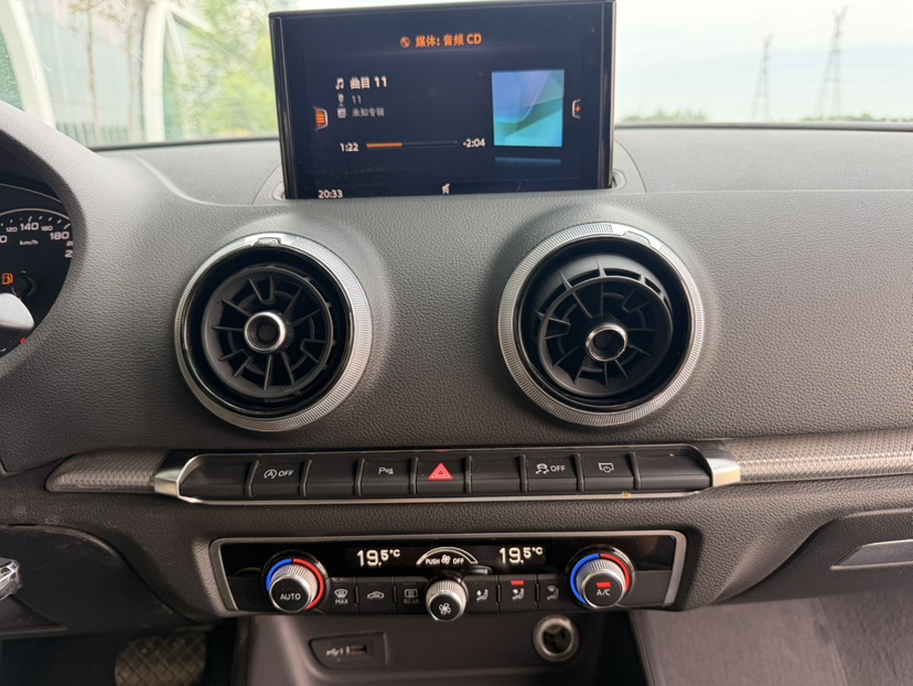 Audi A3 2019 immagine di auto #11