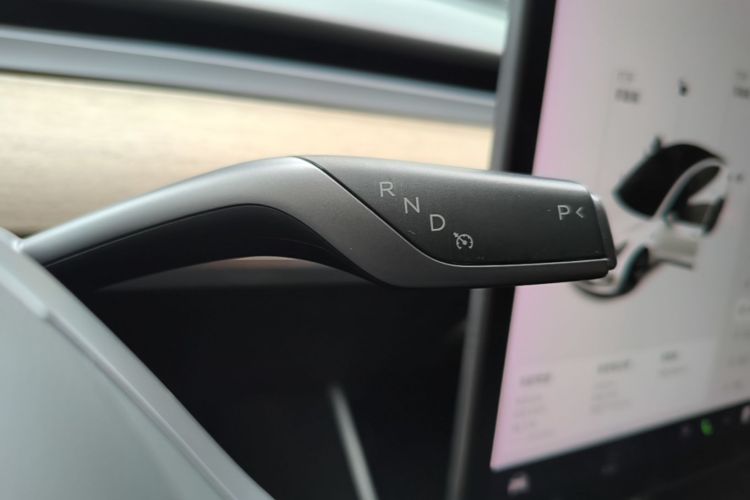 Tesla Model 3 2020 immagine di auto #18