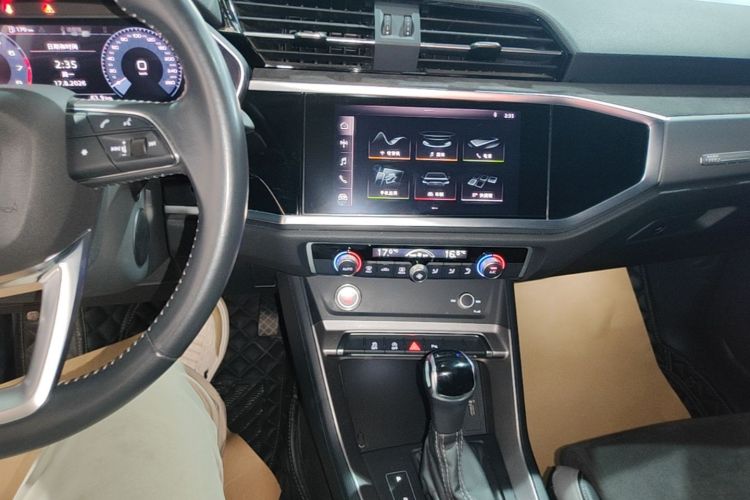 Audi Q3 2021 car image #13