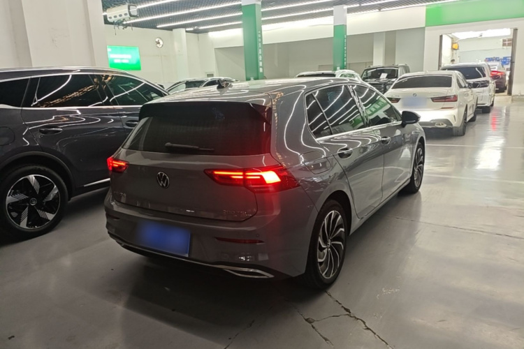 Volkswagen Golf 2023 car image #5
