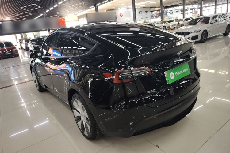 Tesla Model Y 2023 #5 Tesla Model Y 2023 car image #5
