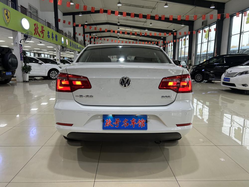 Volkswagen Bora 2015 car image #6