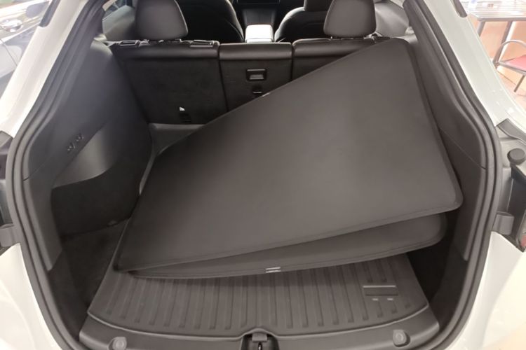 Tesla Model Y 2025 #19 Tesla Model Y 2025 car image #19