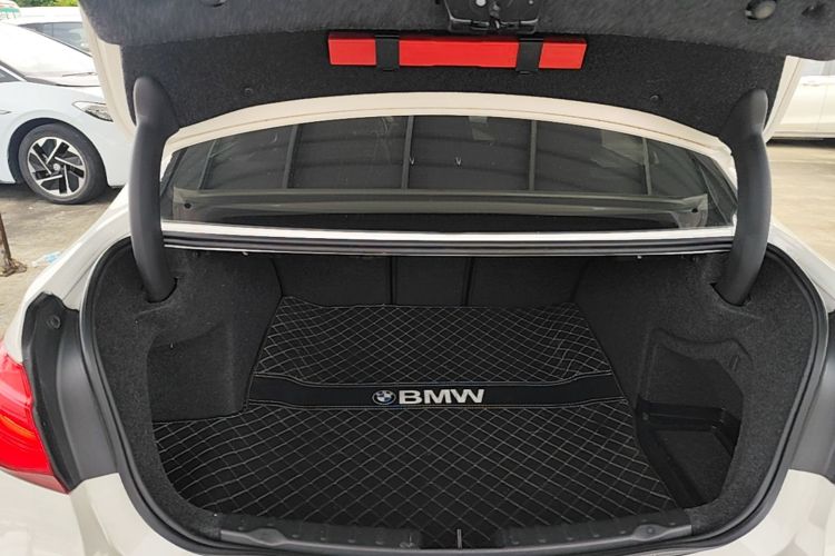 BMW 3 Series 2018 #19 BMW 3 Series 2018 car image #19