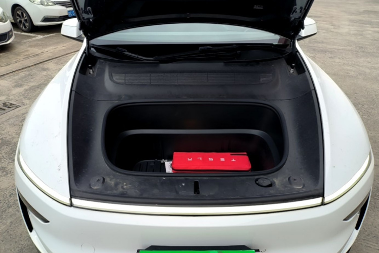 Tesla Model Y 2025 car image #20