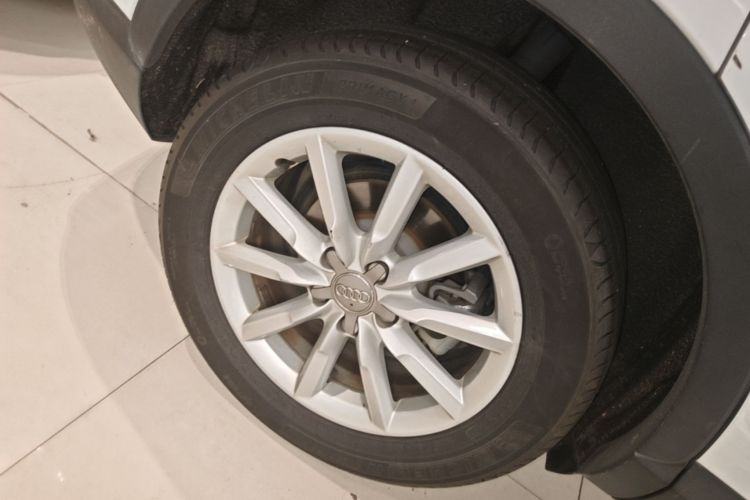 Audi Q3 2014 car image #10