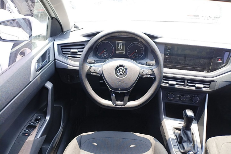 Volkswagen Polo 2021 car image #11