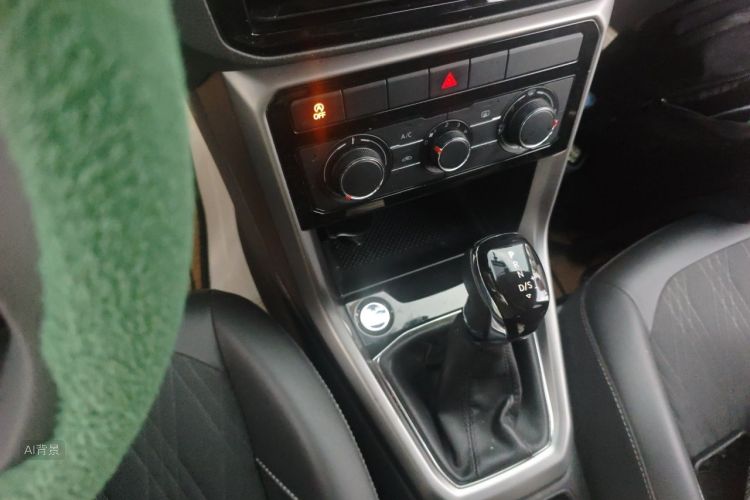 Volkswagen T-Cross 2021 #16 Volkswagen T-Cross 2021 car image #16