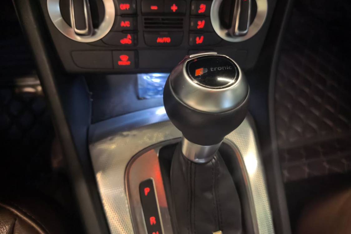 Audi Q3 2016 car image #27