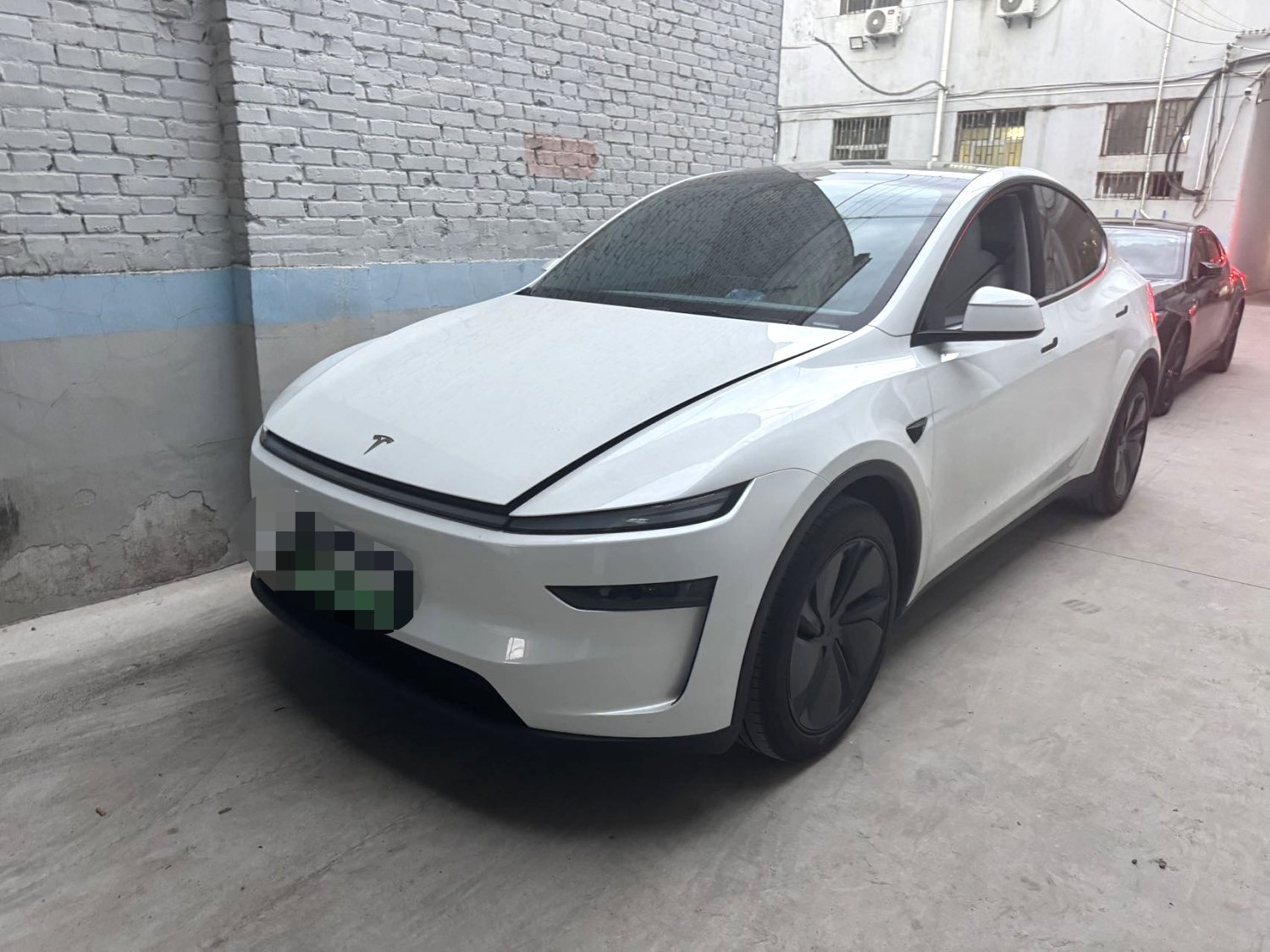 Tesla Model Y 2025 Tesla Model Y 2025 car image