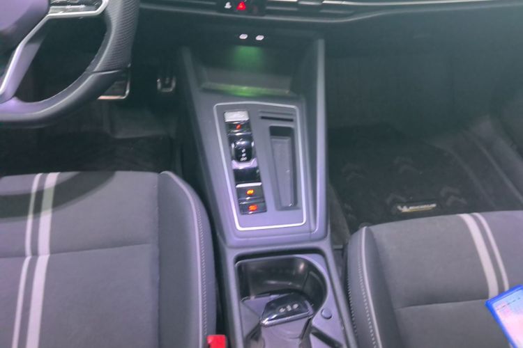 Volkswagen Golf 2022 car image #14