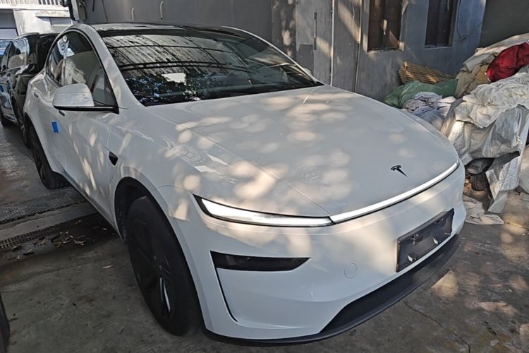 Tesla Model Y 2026 #4 Tesla Model Y 2026 car image #4