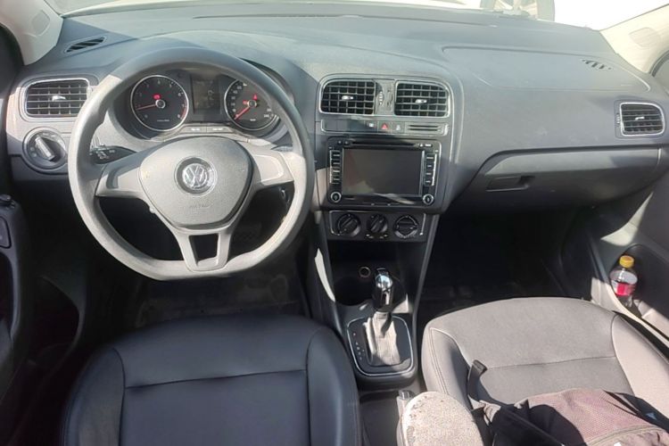 Volkswagen Polo 2016 car image #11