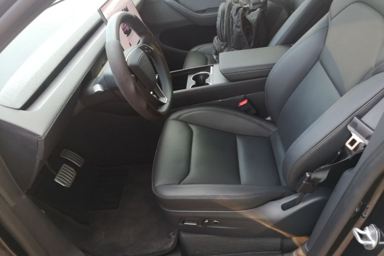 Tesla Model Y 2025 #15 Tesla Model Y 2025 car image #15