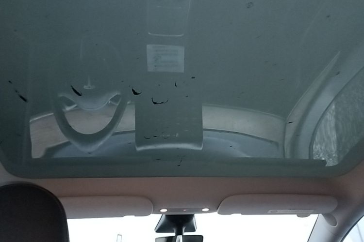 Tesla Model Y 2022 car image #18