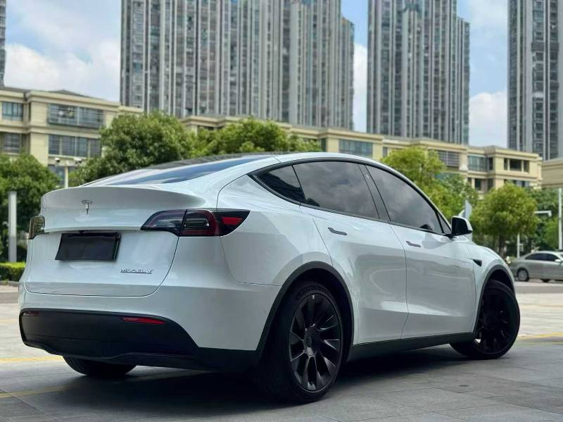 Tesla Model Y 2023 #2 Tesla Model Y 2023 car image #2