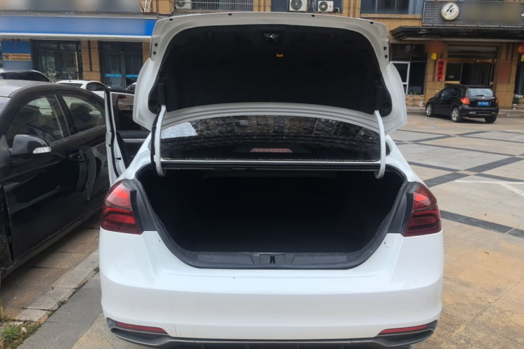 GEELY Emgrand 2019 car image #19