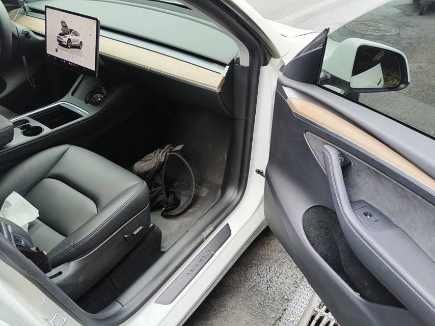 Tesla Model Y 2022 car image #5