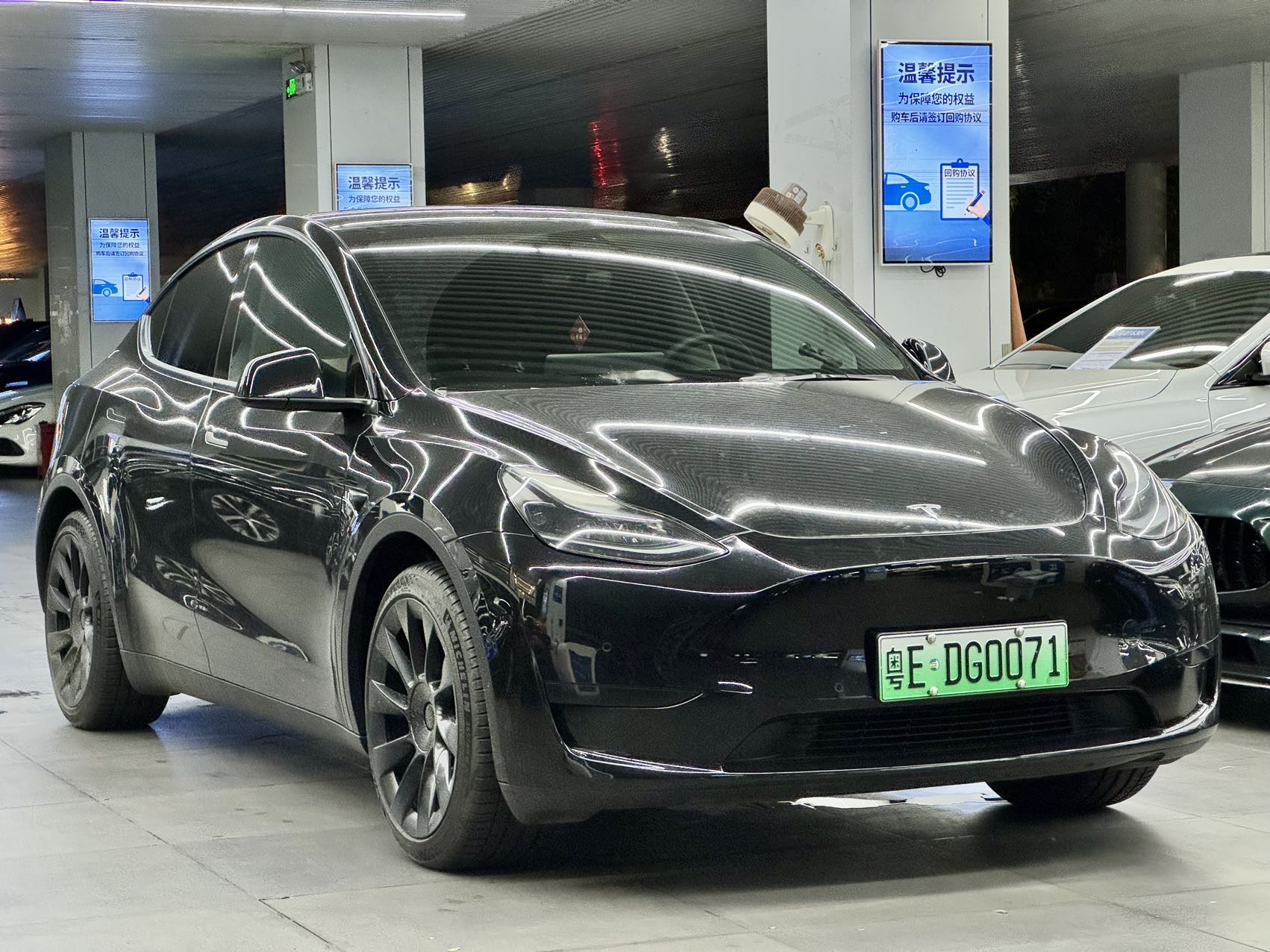 Tesla Model Y 2022 immagine di auto #5