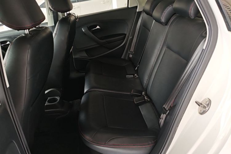 Volkswagen Polo 2019 car image #17