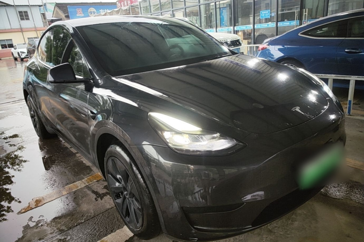 Tesla Model Y 2024 #4 Tesla Model Y 2024 car image #4