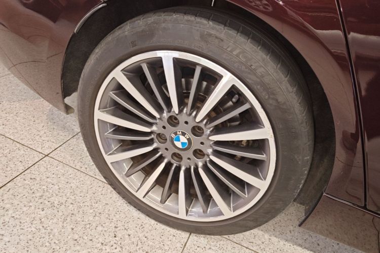 BMW 3 Series 2018 #10 BMW 3 Series 2018 car image #10