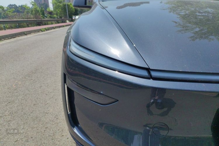 Tesla Model Y 2025 #8 Tesla Model Y 2025 car image #8