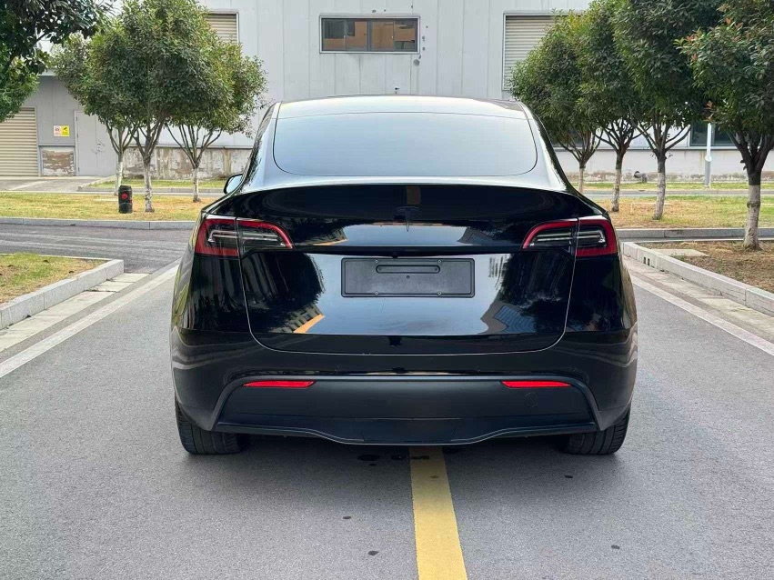 Tesla Model Y 2022 #5 Tesla Model Y 2022 car image #5