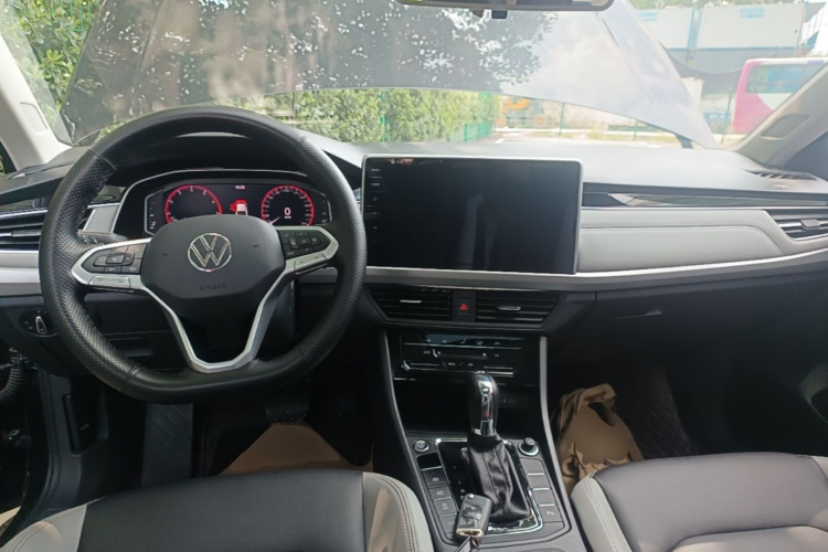 Volkswagen Bora 2023 car image #10