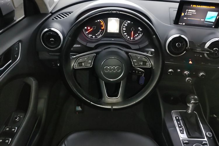 Audi A3 2019 car image #11