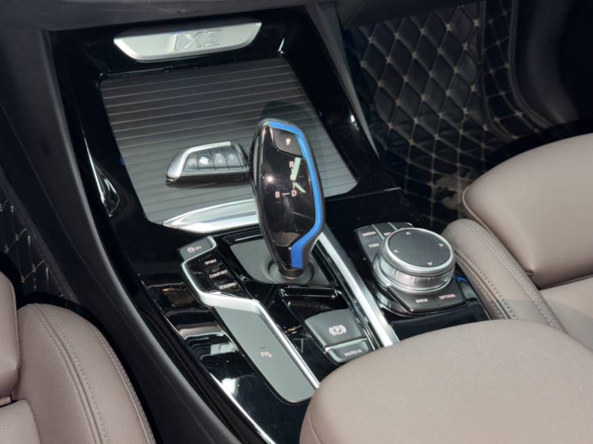 BMW iX3 2021 car image #11