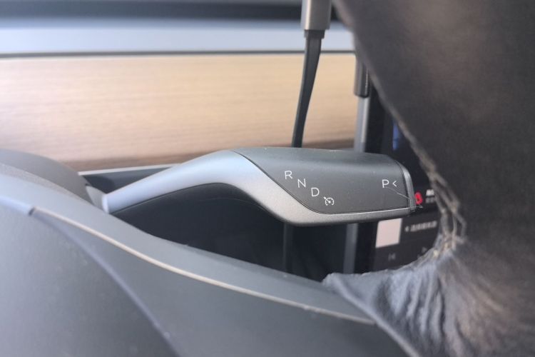 Tesla Model Y 2021 #14 Tesla Model Y 2021 car image #14