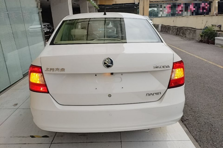 Skoda Rapid 2015 #6 Skoda Rapid 2015 car image #6
