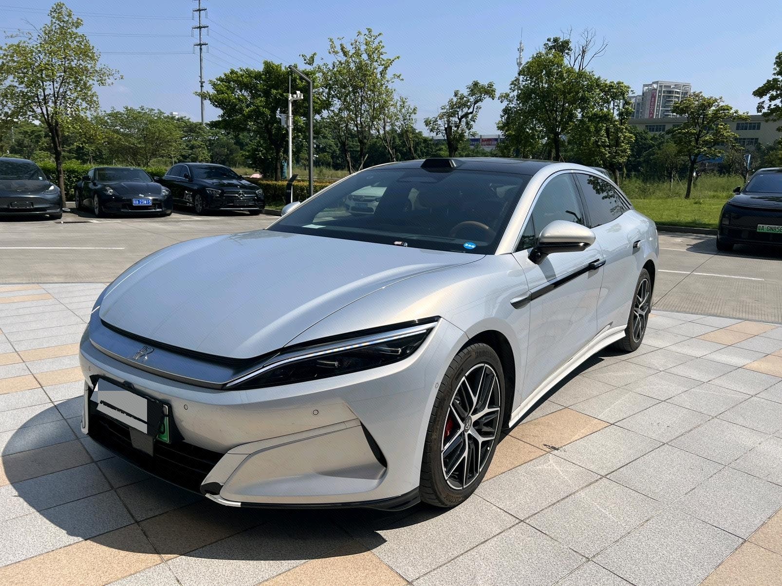 BYD HanL 2025 car image 