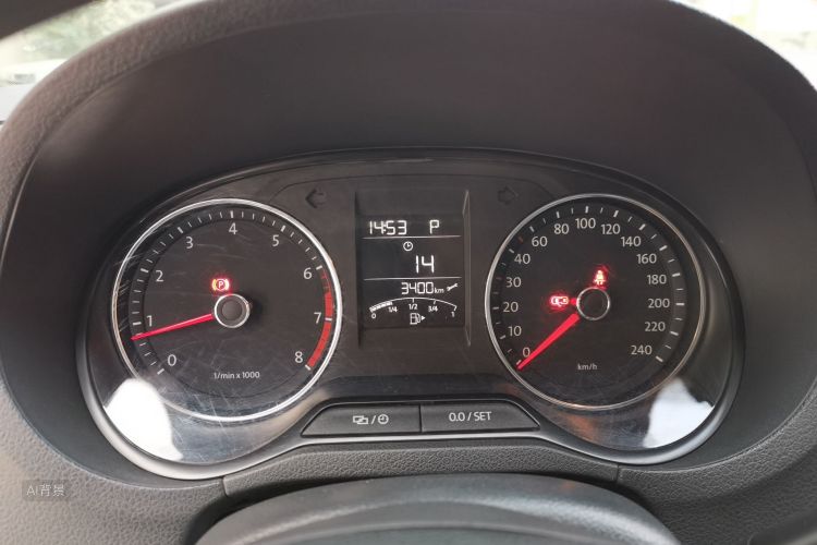 Volkswagen Polo 2015 car image #13