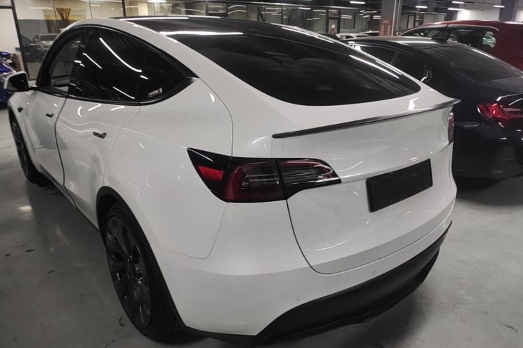 Tesla Model Y 2023 #5 Tesla Model Y 2023 car image #5