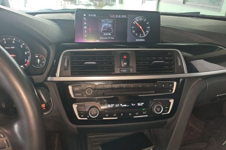 BMW 3 Series 2018 car image #13