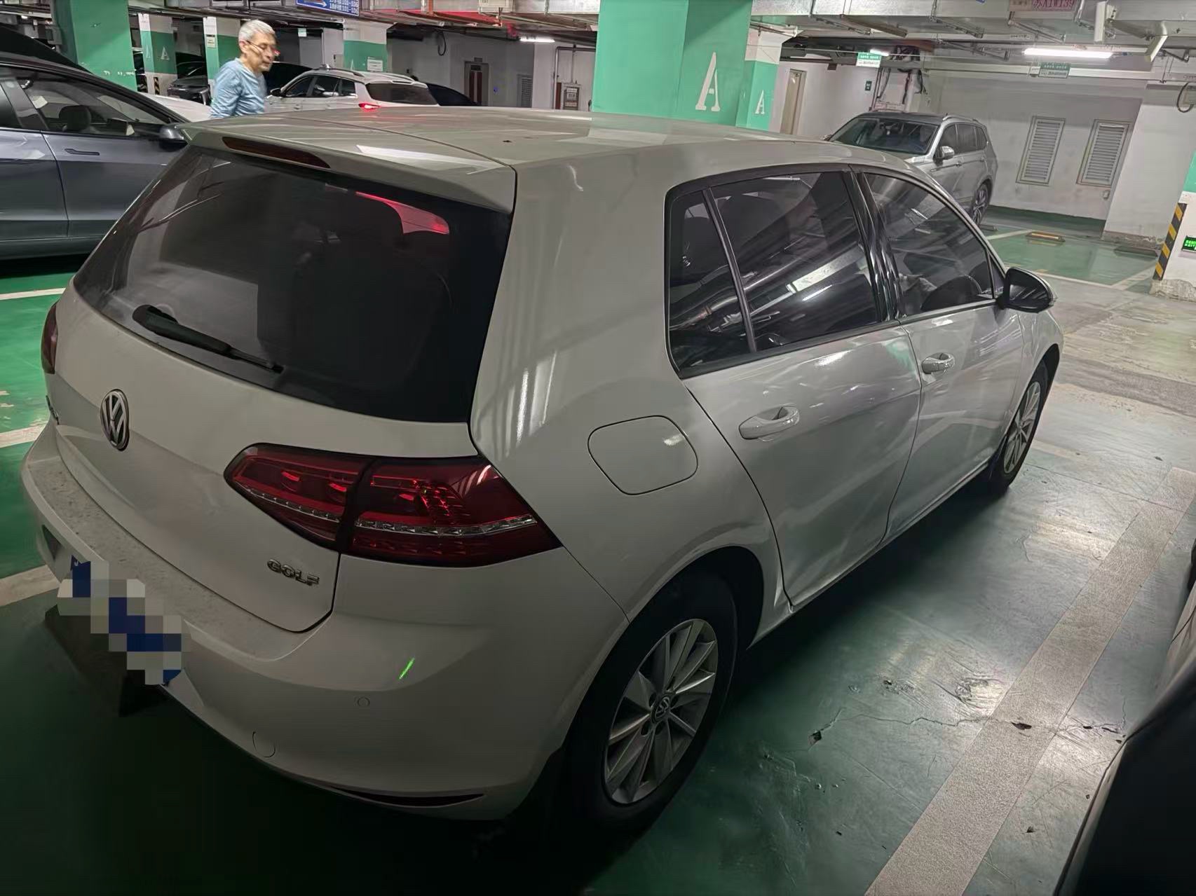 Volkswagen Golf 2018 car image #4