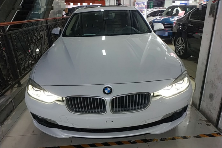 BMW 3 Series 2019 #3 BMW 3 Series 2019 car image #3
