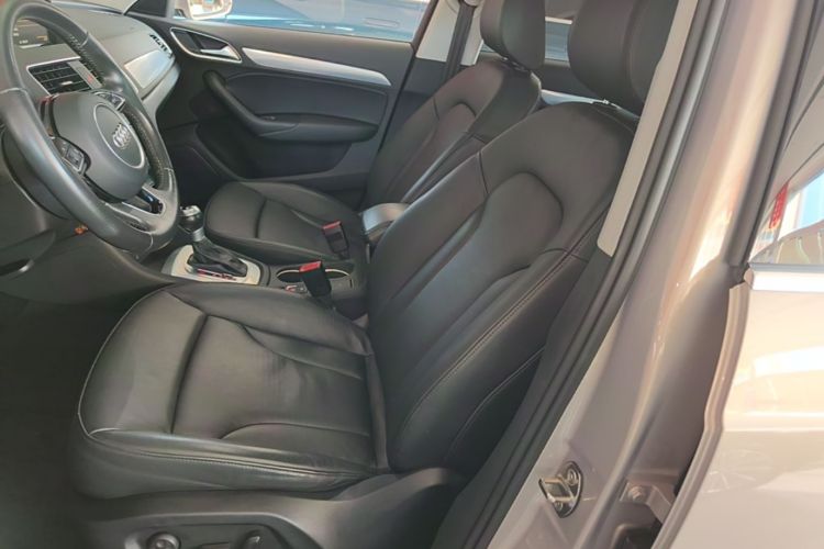 Audi Q3 2015 car image #15