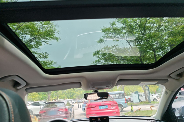 Audi Q3 2018 car image #18