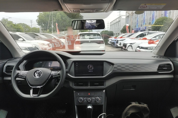 Volkswagen T-Cross 2025 #10 Volkswagen T-Cross 2025 car image #10
