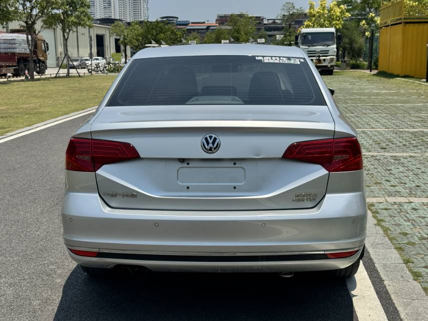 Volkswagen Bora 2017 car image #11