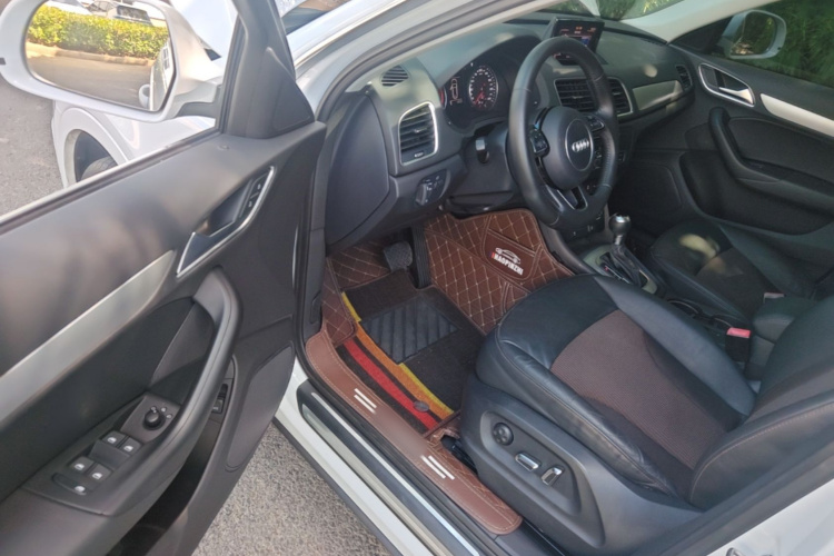 Audi Q3 2017 car image #16