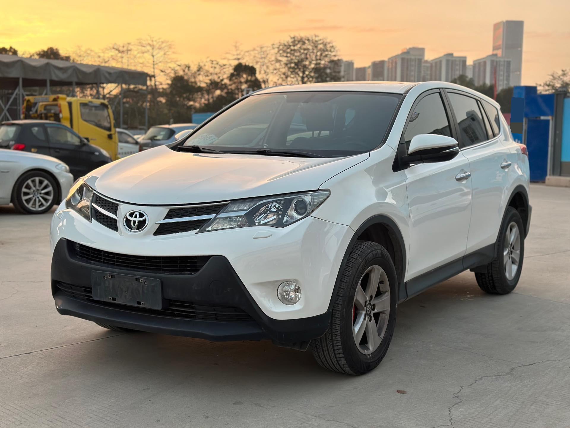 Toyota RAV4 2014 Toyota RAV4 2014 car image