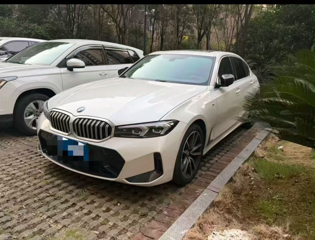 BMW 3 Series 2023 immagine di auto 