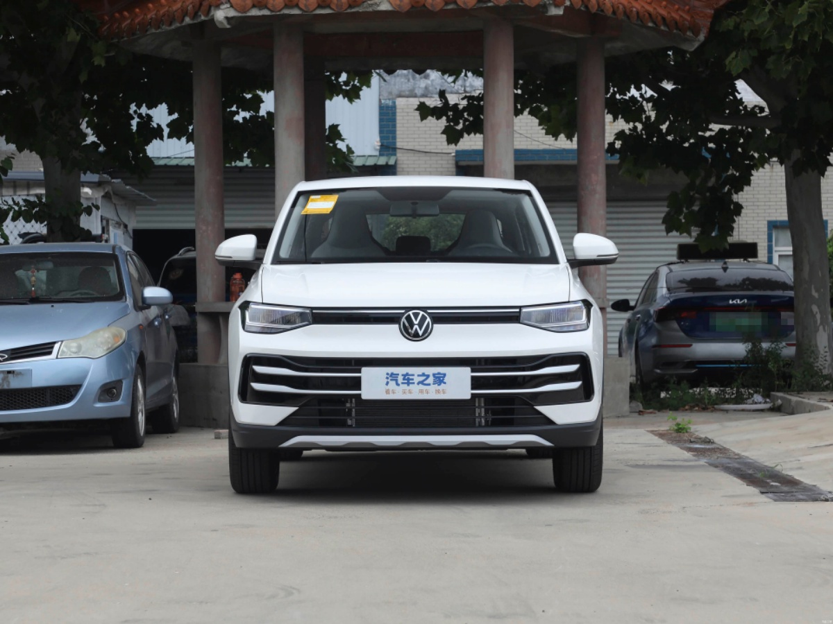 Volkswagen Tharu 2026 car image #2
