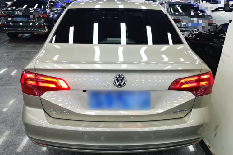 Volkswagen Bora 2016 car image #4